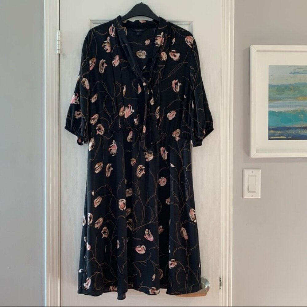 RCO Short Sleeve Floral Fit   Flare Dress with Neck Tie